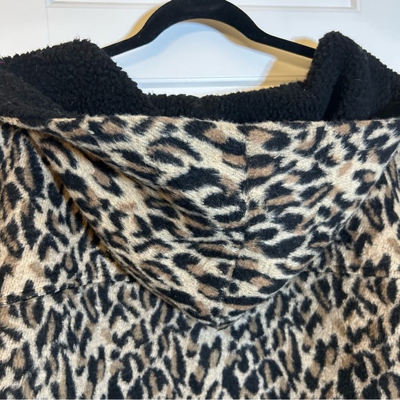 RD STYLE LEOPARD PRINT OVERCOAT WITH HOOD, POCKETS AND BUTTON FRONT SIZE SMALL - Picture 10 of 16
